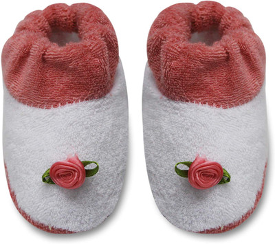 

Tumble Floral Applique Terry Cloth Baby Booties(Toe to Heel Length - 9 cm Multicolor)