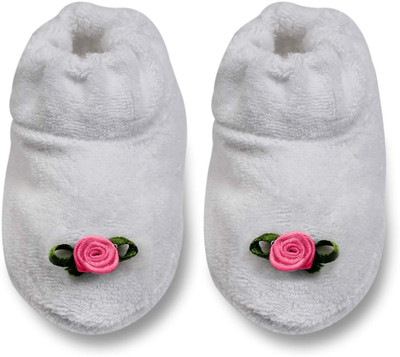

Tumble Floral Applique Terry Cloth Baby Booties(Toe to Heel Length - 9 cm White)