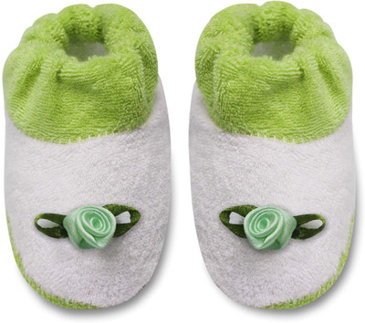 

Tumble Floral Applique Terry Cloth Baby Booties(Toe to Heel Length - 9 cm Green)