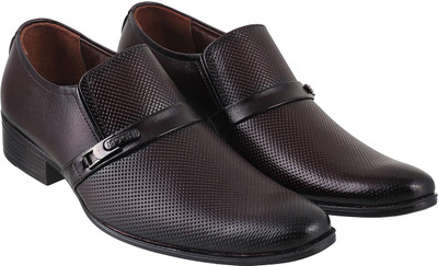 

Mochi Awesome Slip On For Men(Maroon, 44;maroon