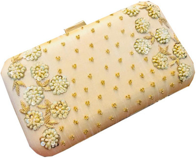 

Craftbazaar Party White Clutch