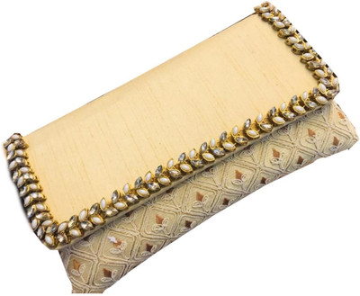 

Craftbazaar Party White Clutch