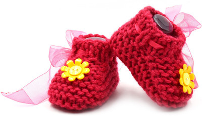 

Magic Needles Handmade Soft Sole Prewalker 4198_3-6 Months Booties(Toe to Heel Length - 11 cm Coral)