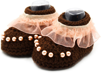 Magic Needles Handmade Soft Sole Prewalker 4178_3-6 Months Booties(Toe to Heel Length - 11 cm D Brown/Peach)