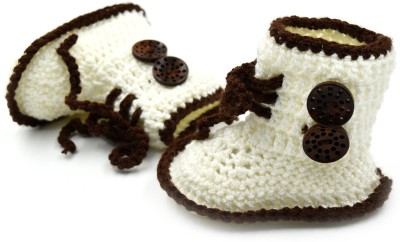 

Magic Needles Handmade Soft Sole Prewalker 4212_0-3 Months Booties(Toe to Heel Length - 10 cm White/Brown)