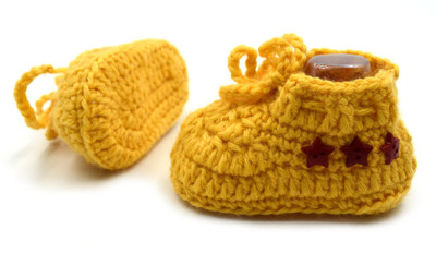 

Magic Needles Handmade Soft Sole Prewalker 4136_6-12 Months Booties(Toe to Heel Length - 12 cm Yellow)
