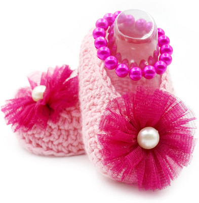 

Magic Needles Handmade Soft Sole Prewalker 4207_0-3 Months Booties(Toe to Heel Length - 10 cm Pink)