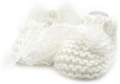 

Magic Needles Handmade Soft Sole Prewalker 4214_6-12 Months Booties(Toe to Heel Length - 12 cm White)