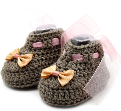 

Magic Needles Handmade Soft Sole Prewalker 4182_6-12 Months Booties(Toe to Heel Length - 12 cm Brown)