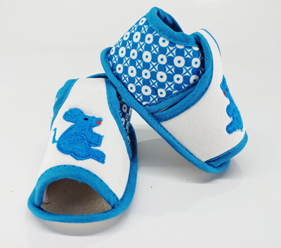 

Aayat Kids Booties(Toe to Heel Length - 12 cm Multicolor)