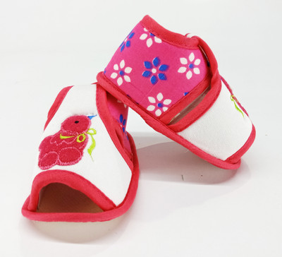 

Aayat Kids Booties(Toe to Heel Length - 12 cm Multicolor)