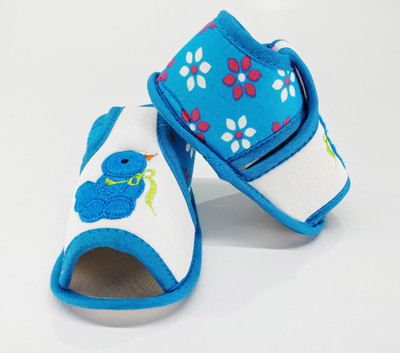 

Aayat Kids Booties(Toe to Heel Length - 12 cm Multicolor)