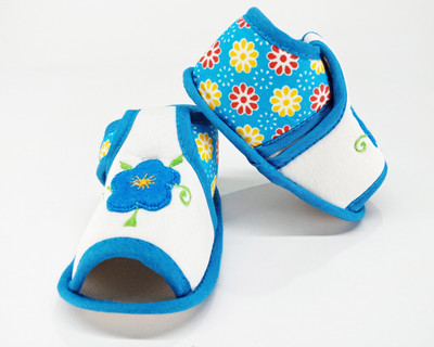 

Aayat Kids Booties(Toe to Heel Length - 12 cm Multicolor)