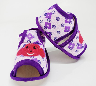 

Aayat Kids Booties(Toe to Heel Length - 12 cm Multicolor)