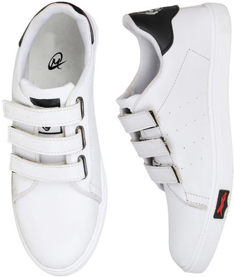 

MOU Fansmith Vel Sneakers Canvas Shoes For Men(White, Black
