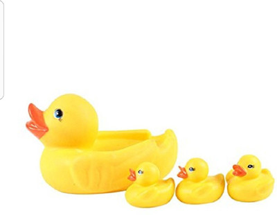 

AVI MOTHER DUCK CHUCHU WITH THREE DUCKLING Bath Toy(Yellow)