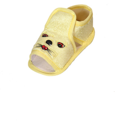 

victory kats Boys & Girls Velcro Flats(Red, Yellow