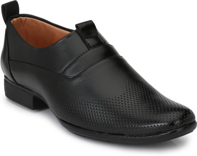 

Knoos POINTED BROOK Slip On For Men(Black