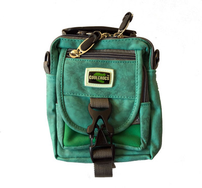 

Coolcrocs MULTI COMPARTMENT FOR (MONEY, PASSPORT,IMP DOCUMENTS)) WAIST BAG(Green)