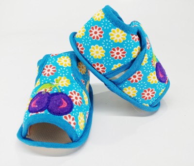 

Aayat Kids Booties(Toe to Heel Length - 12 cm Multicolor)