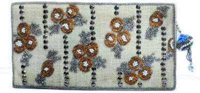 

Amolika Casual White Clutch