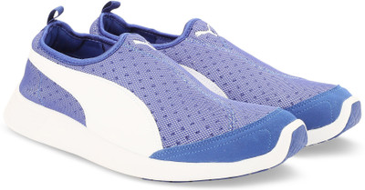 

Puma ST Trainer Evo Slip-on DP Sneakers For Men(Blue, True blue-puma white