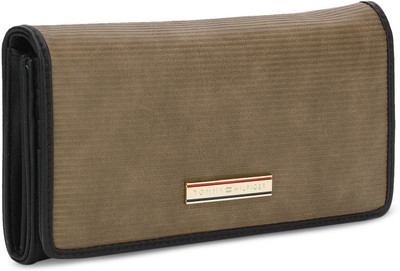 

Tommy Hilfiger Casual Black, Brown Clutch