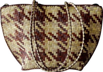 

Teakpark Thetis Screw pine Leaf Shoulder Bag(Multicolor, 5 L)