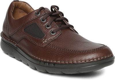 

Clarks Casuals For Men(Brown