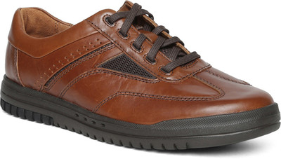 

Clarks Casuals For Men(Tan