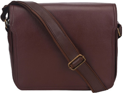 

Zadell Designs Men & Women Casual Brown Leatherette Messenger Bag