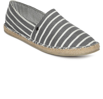 

SCENTRA Slip On Sneakers For Men(Multicolor, Grey