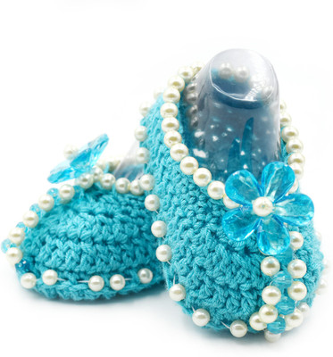 

Magic Needles Handmade Soft Sole Prewalker 4195_G_3-6 Months Booties(Toe to Heel Length - 11 cm Blue)