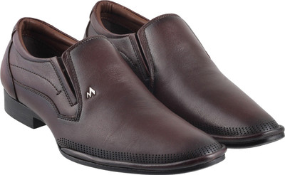 

Metro Trendy Slip On For Men(Maroon, 44;maroon