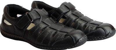 

Hush Puppies Men Black Clogs