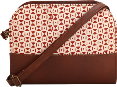 

PITARA Sling Bag(Maroon)