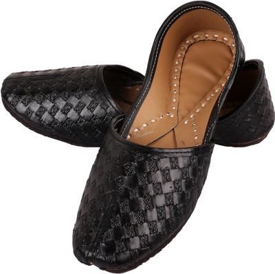 

DFR Criss-Cross Design Punjabi Jutis For Men(Black
