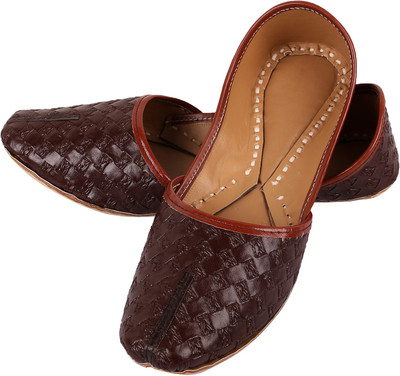 

DFR Criss-Cross Design Punjabi Jutis For Men(Brown