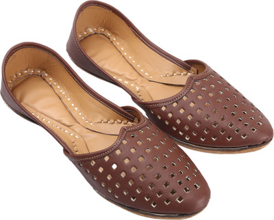 

DFR Textured Ethnic Punjabi Maroon Casuals For Men(Maroon