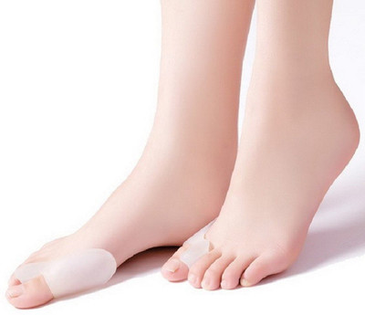 

AlexVyan Original White Universal Size Silicone Gel Foot Fingers Toe Separator 1 Pair Orthopedic Foot Protector Adjuster Hallux Valgus Guard Thumb And Finger Seperator- For Women Men Boy Girl Senior(Pack Of 2)