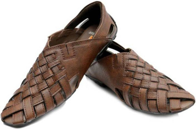 

Fundonyx Men BROWN Sandals