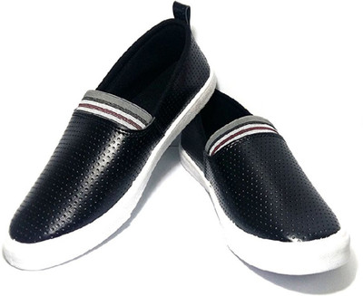 

Sporter Black 700 Slip On Sneakers For Men(Black
