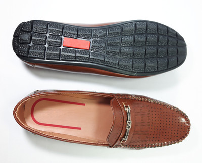 

clodhoppers Loafers For Men(Tan
