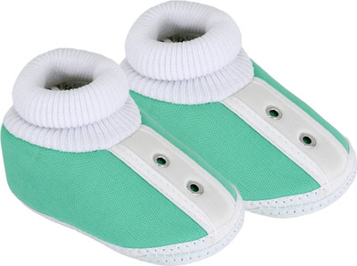 Neska Moda Stud 0 To 12 Month Baby Booties(Toe to Heel Length - 12 cm Green)