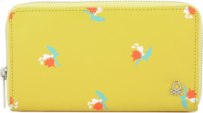 

United Colors of Benetton Casual Yellow Clutch