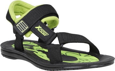 

Claptrap Men Green Flats