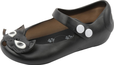 

Yellow Bee Girls Velcro Ballerinas(Black