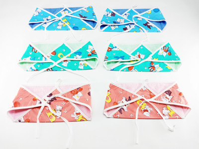 

Aayat Kids Comfort Skin Friendly New Born  Size Multi-Colourful Printed Triangle Outside Plastic Inside Towel Single Trap S3, Multicolor