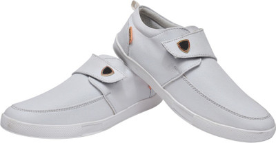

MOU CL 14 Slipon Canvas Shoes For Men(White