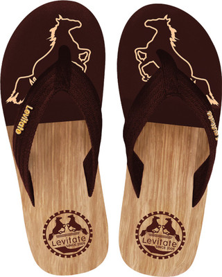 

Levitate DUAL WOOD HORSE Flip Flops, Wood dark brown